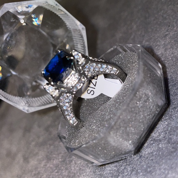 INCREDIBLY Beautiful Ornate Bohemian Sapphire Cubic Zirconia Ring - Picture 5 of 12